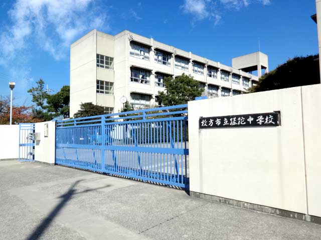 サダ中学校写真