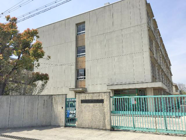 杉中学校