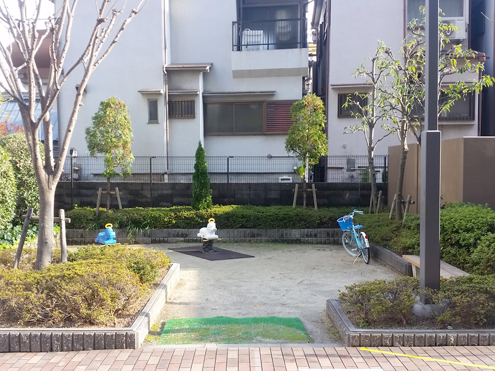 マンション敷地内公園