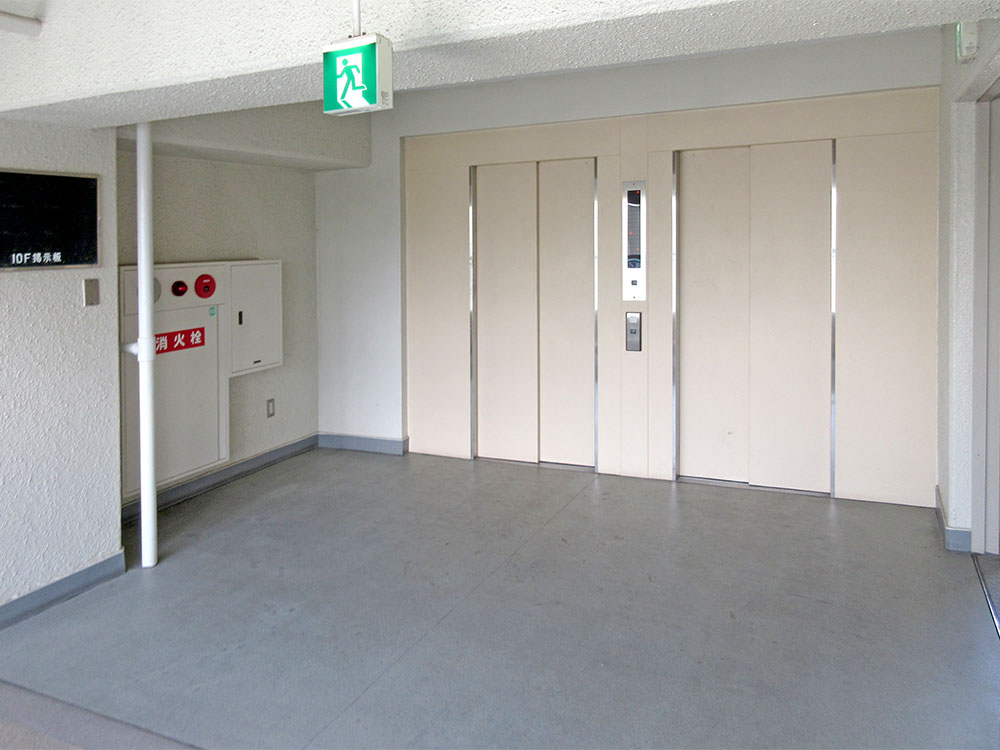 エレベーター2基あります写真