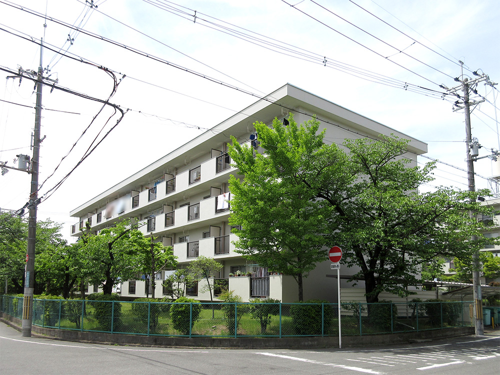 枚方東山住宅7号棟外観写真